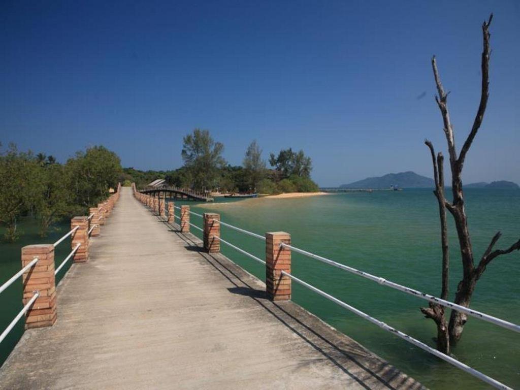 The Blue Sky Resort@ Koh Payam Koh Phayam Exterior photo