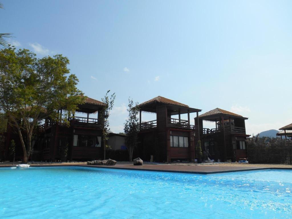 The Blue Sky Resort@ Koh Payam Koh Phayam Exterior photo