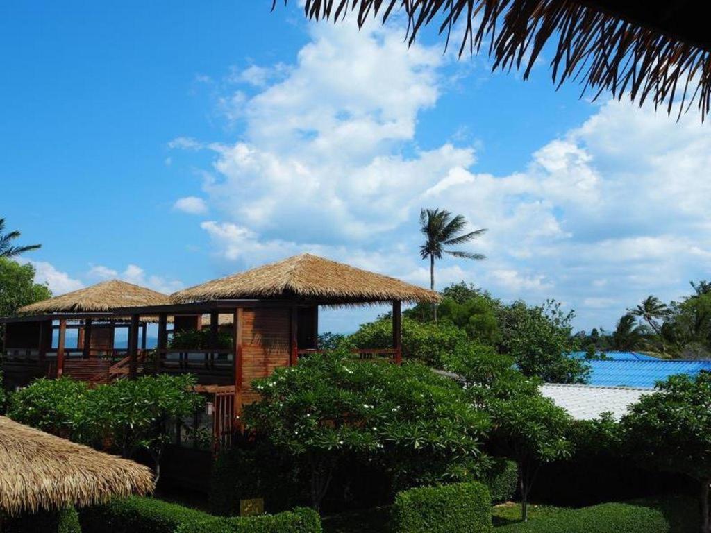 The Blue Sky Resort@ Koh Payam Koh Phayam Exterior photo