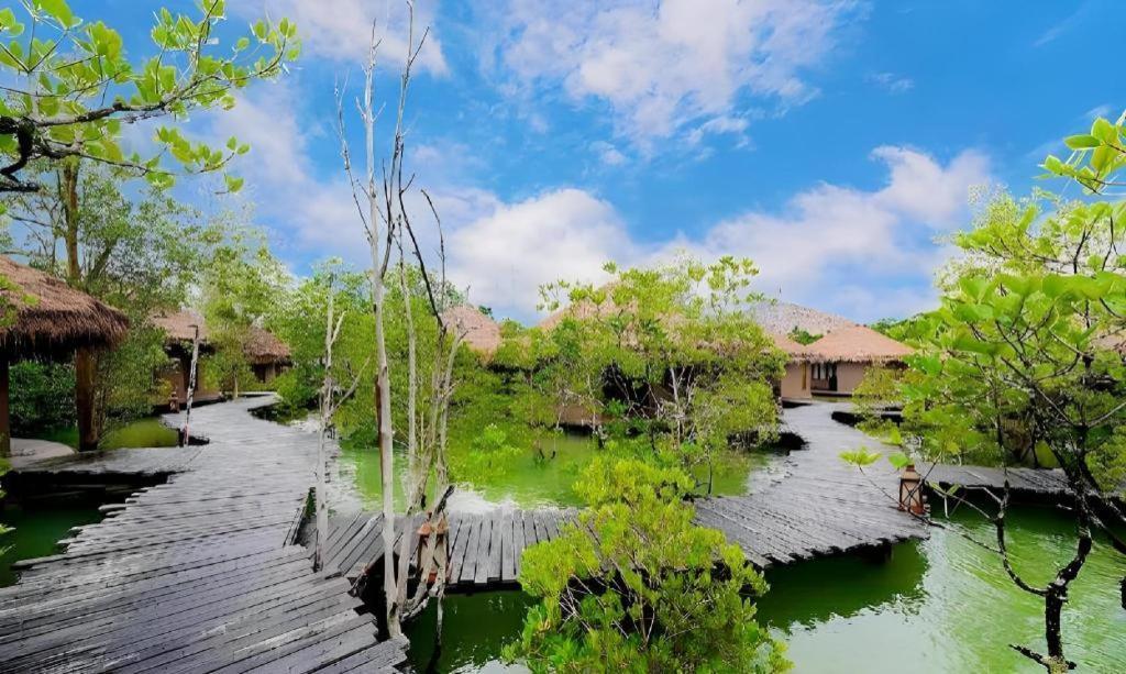 The Blue Sky Resort@ Koh Payam Koh Phayam Exterior photo
